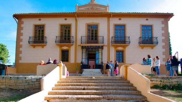 Modernistische Weinkellerei mit DO Utiel-Requena